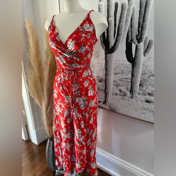 True wrap dress with adjustable straps in a size medium. - Picture 3 of 6